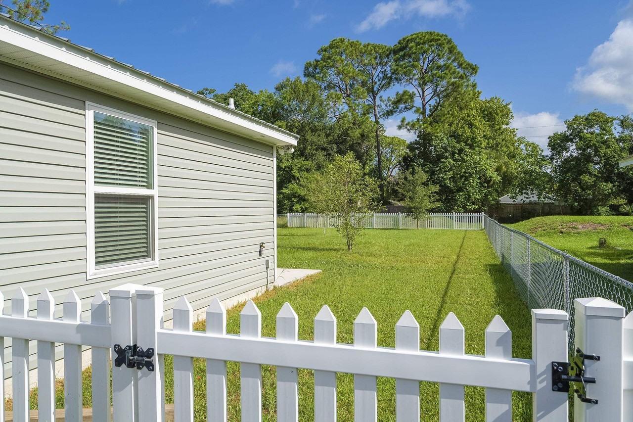 874 Ervin St - Photo 5 of 29