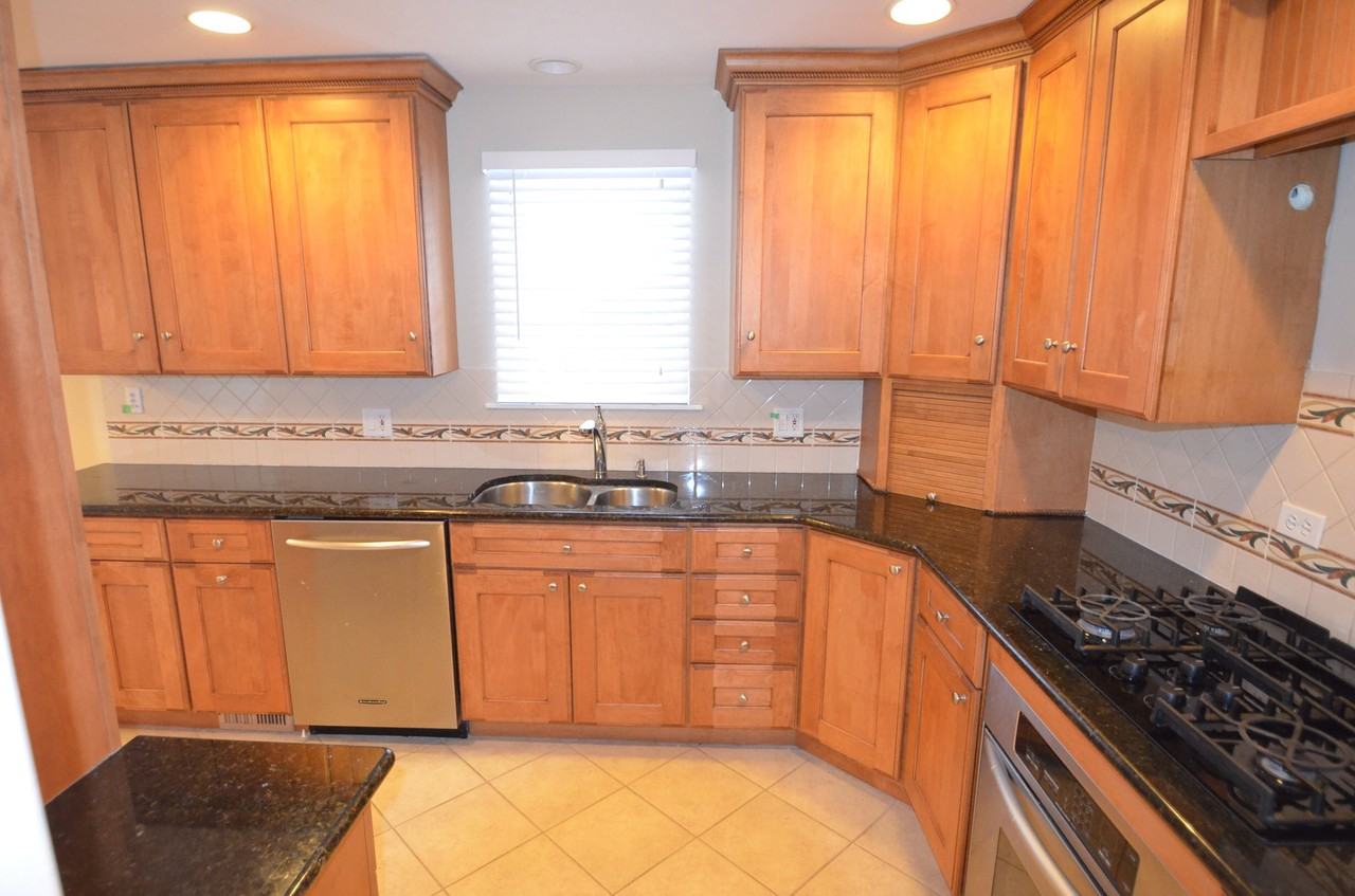 10676 Preston St - Photo 3 of 13