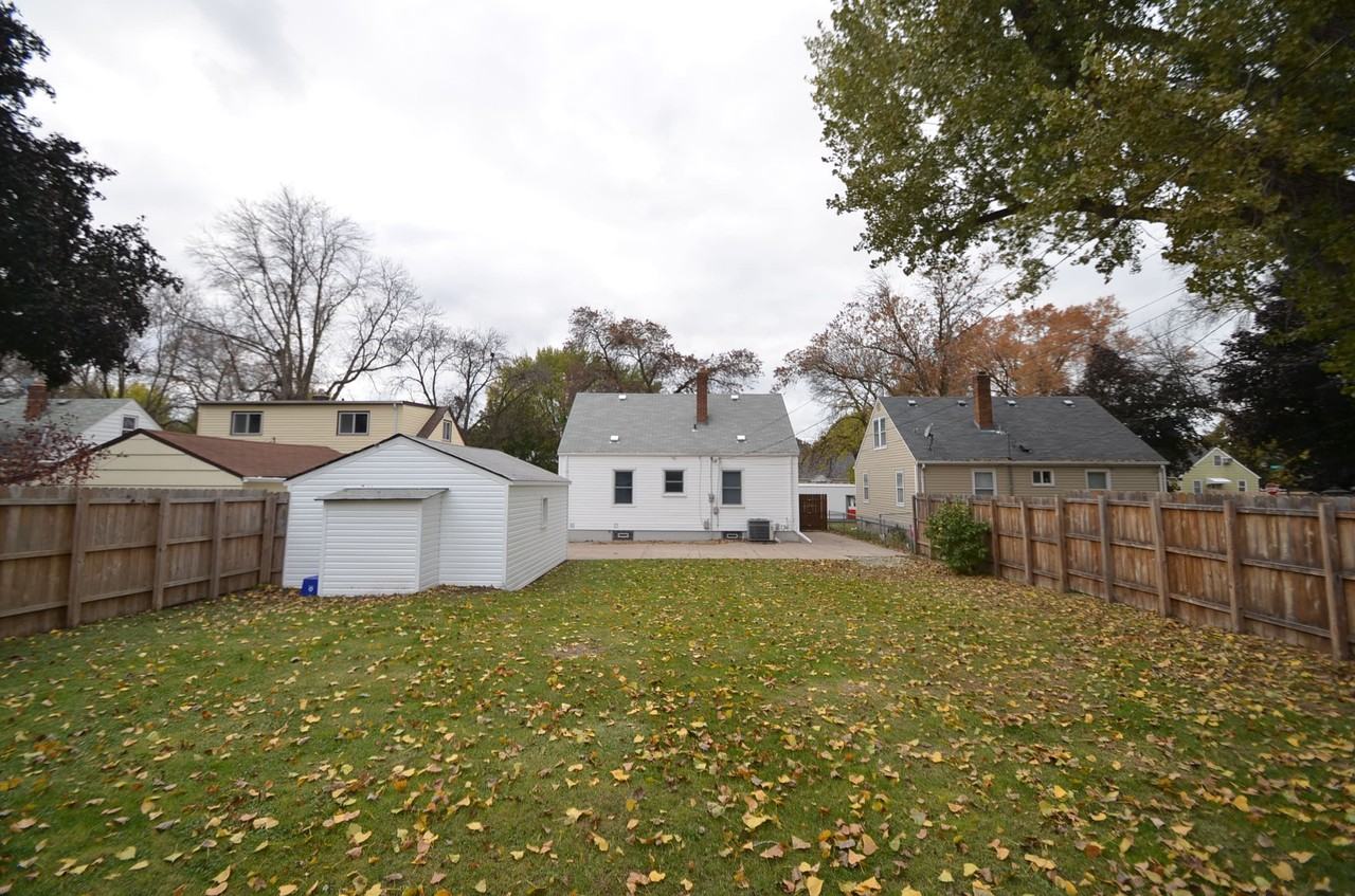 1166 Flandrau St - Photo 2 of 16