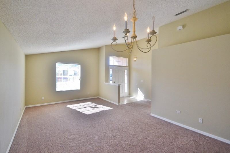 1075 Bluegrass Dr - Photo 2 of 6