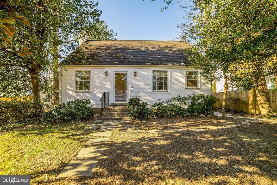 601 N Oak St - Photo 3 of 50