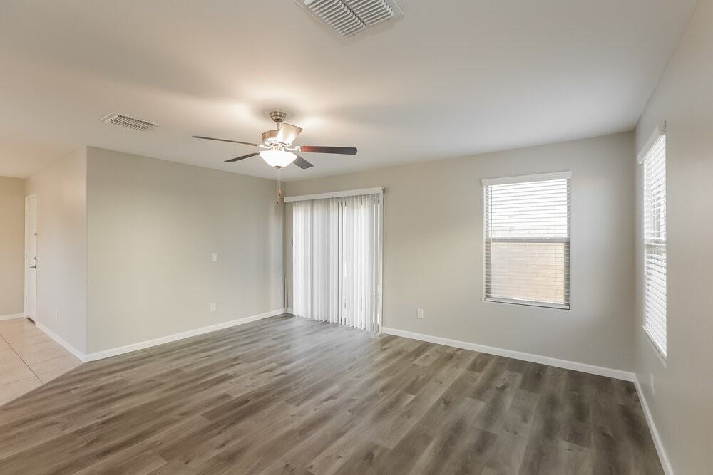 8039 W Agora Ln - Photo 6 of 17