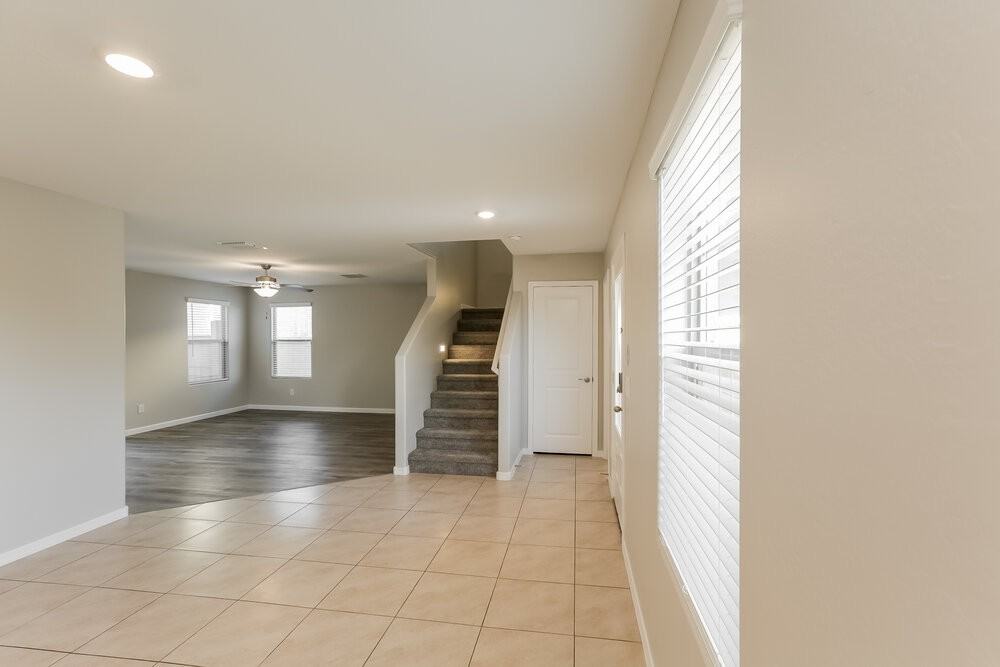 8039 W Agora Ln - Photo 7 of 17