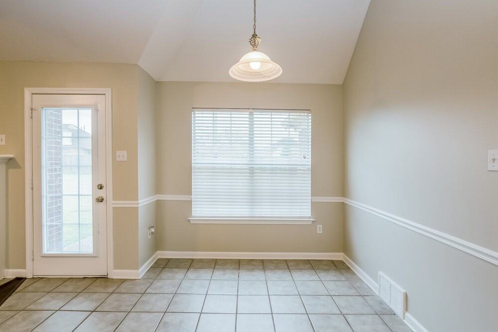 185 Mossy Springs Dr - Photo 5 of 17