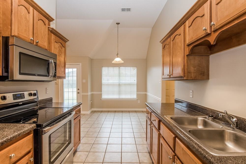 185 Mossy Springs Dr - Photo 6 of 17