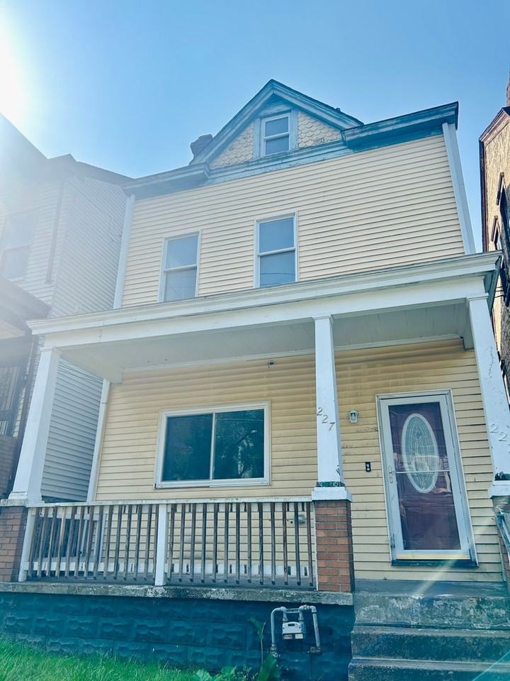 227 W Burgess St - Photo 2 of 18