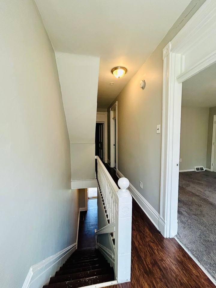 227 W Burgess St - Photo 3 of 18
