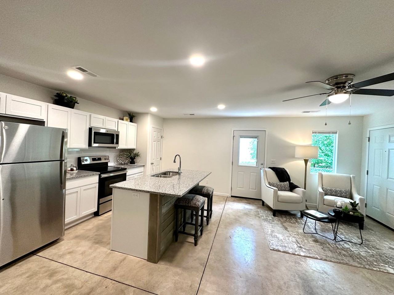 1019 N Spruce Ave #100 - Photo 3 of 9