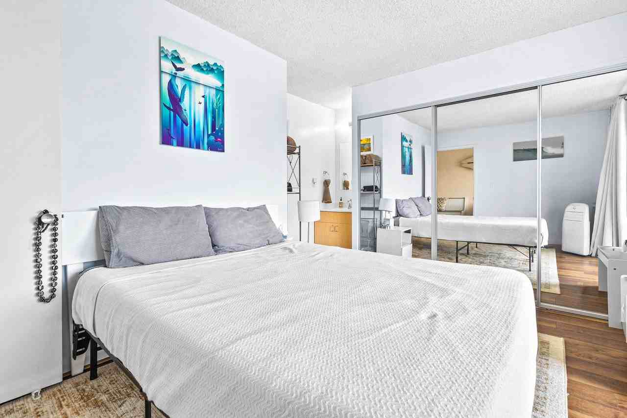 1122 Elm St - Photo 3 of 25