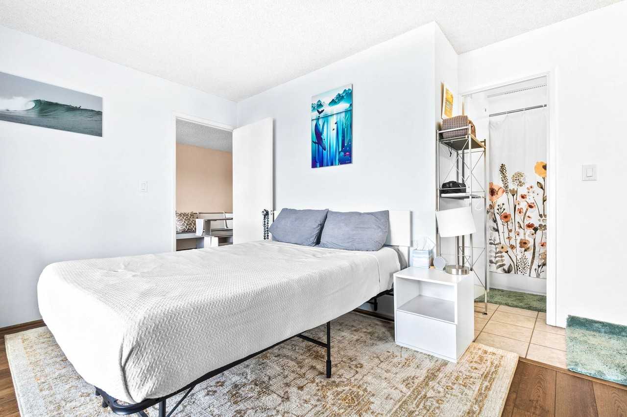 1122 Elm St - Photo 4 of 25