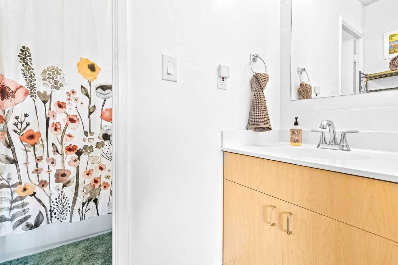 1122 Elm St - Photo 5 of 25