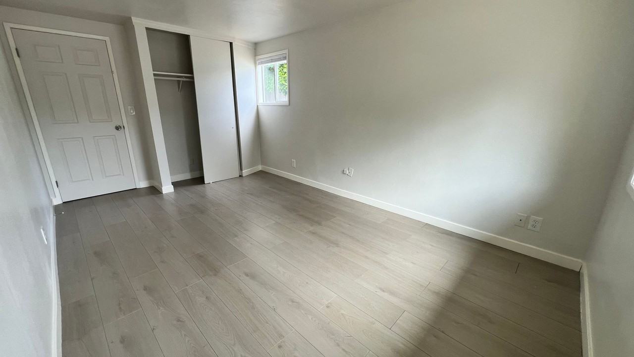 120 S 108th St - Photo 4 of 10