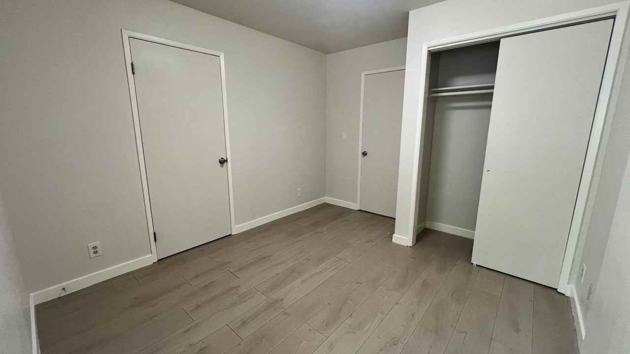 120 S 108th St - Photo 5 of 10