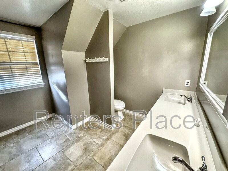 2005 Mission Rd - Photo 5 of 23