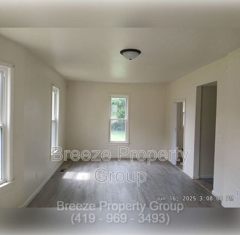 1909 N Superior St - Photo 2 of 22