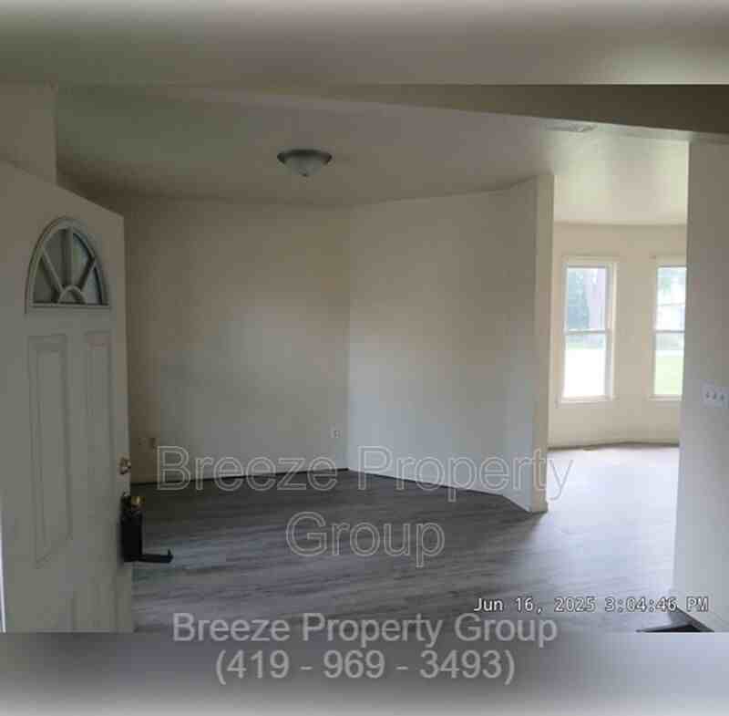 1909 N Superior St - Photo 3 of 22