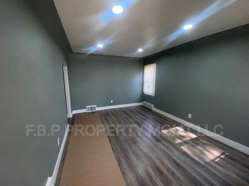8435 Westwood St - Photo 2 of 9