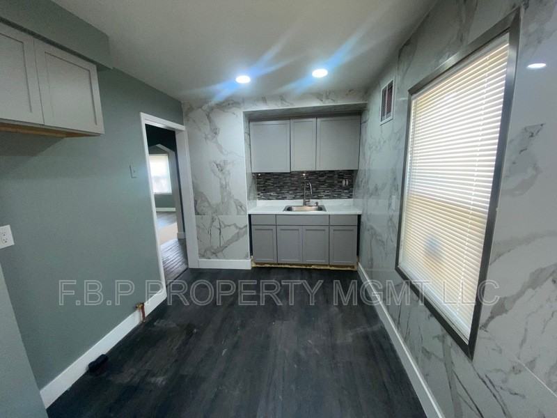 8435 Westwood St - Photo 7 of 9