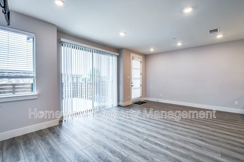 2624 La Cumbre Way - Photo 3 of 13