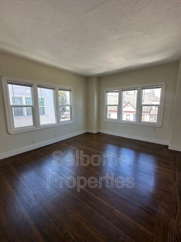 1011 E 22nd St - Photo 3 of 15