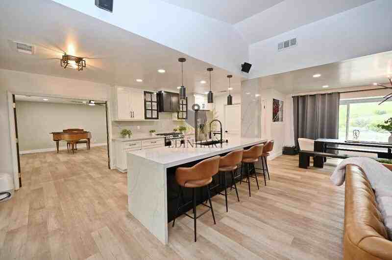 25190 Elwood Rd - Photo 2 of 32