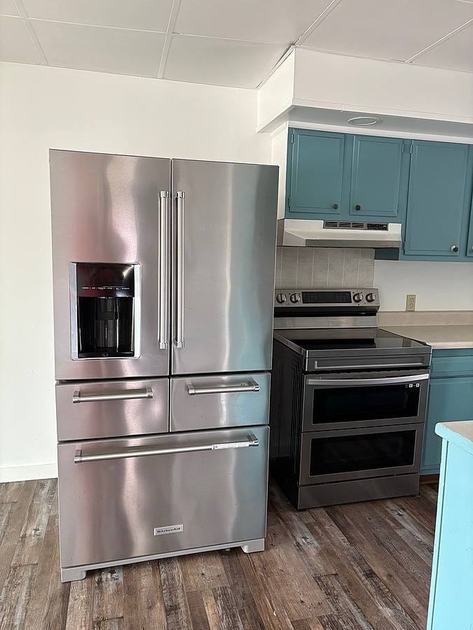 200 E Division St - Photo 3 of 12