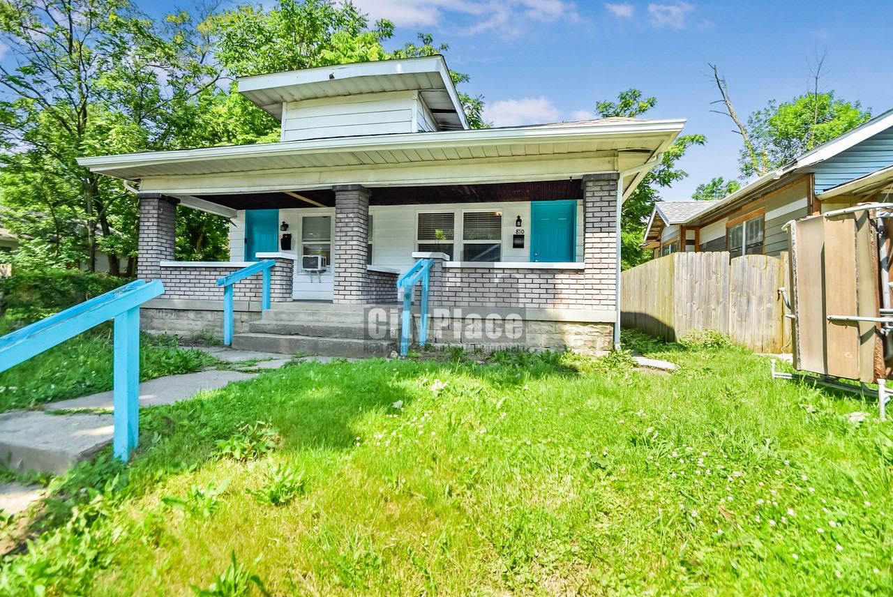 810 N Gladstone Ave - Photo 4 of 15