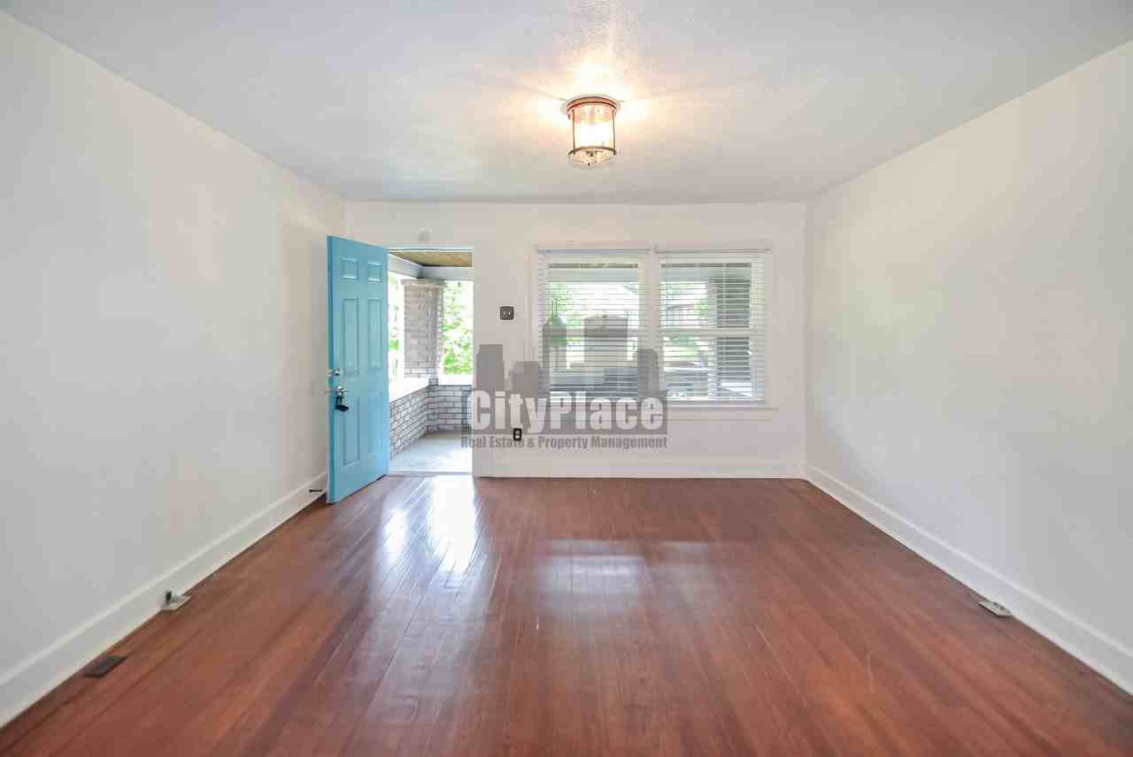 810 N Gladstone Ave - Photo 5 of 15