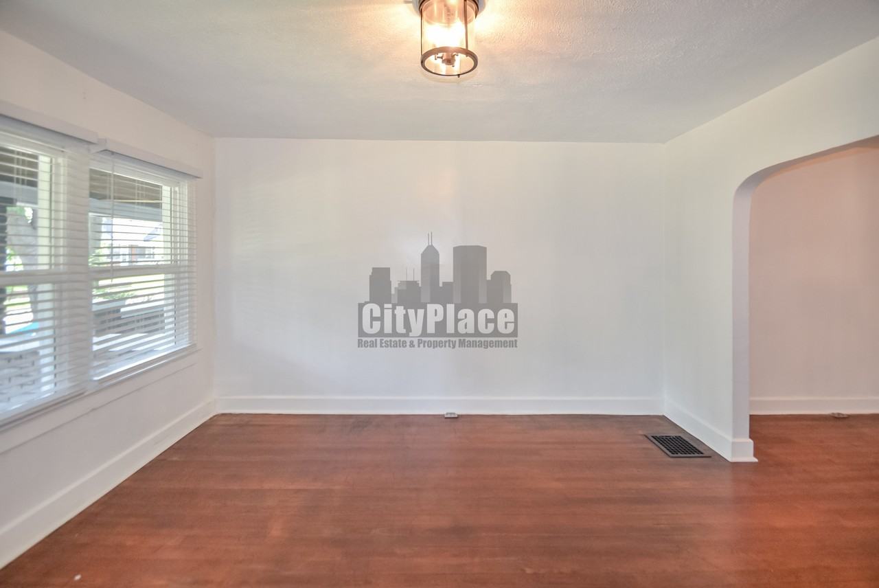 810 N Gladstone Ave - Photo 7 of 15
