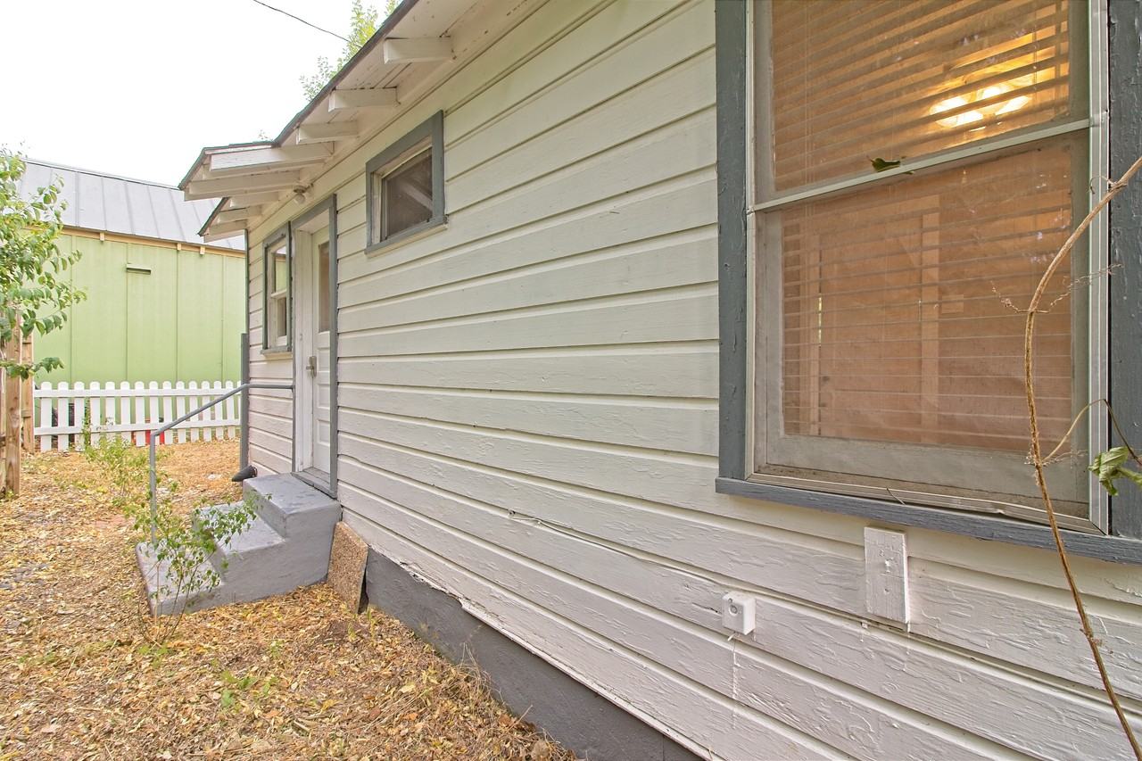 206 E 6th St - Photo 7 of 24
