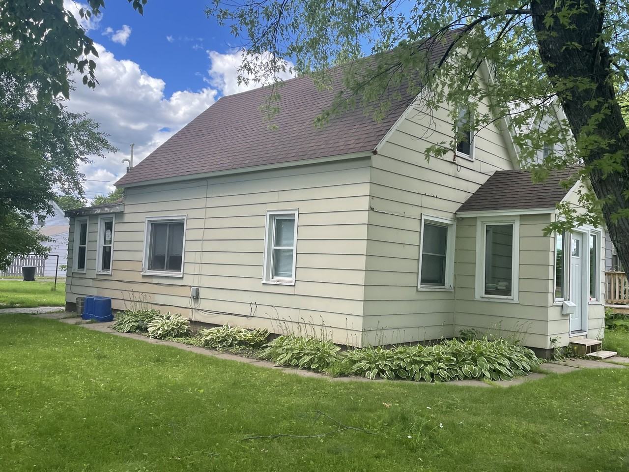 1805 Logan Ave - Photo 2 of 15
