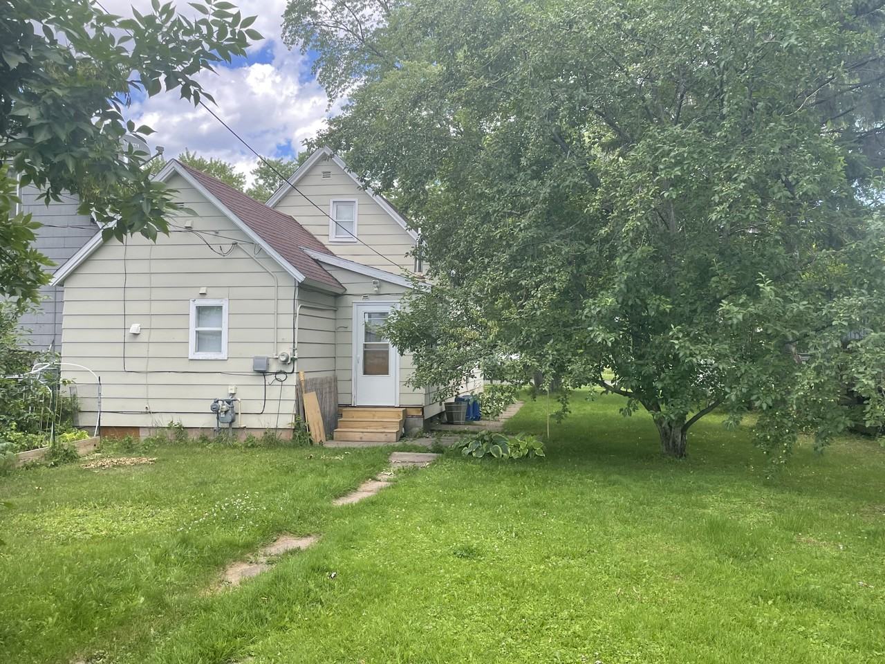 1805 Logan Ave - Photo 3 of 15