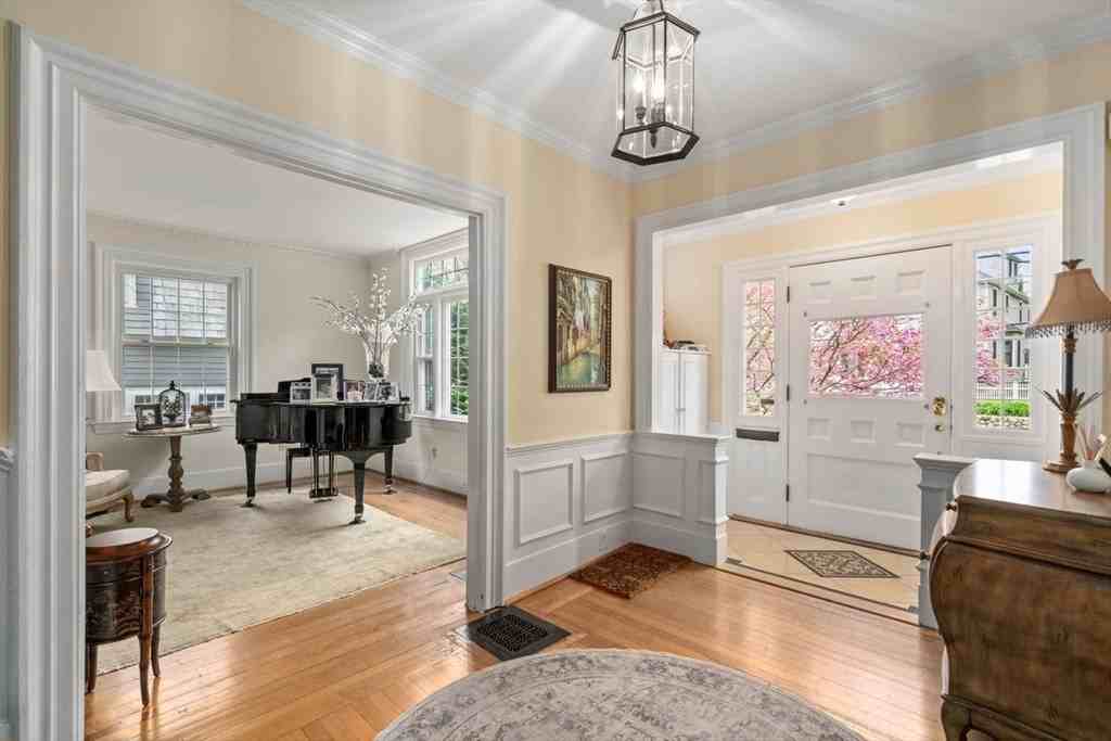 204 Homer St - Photo 7 of 43