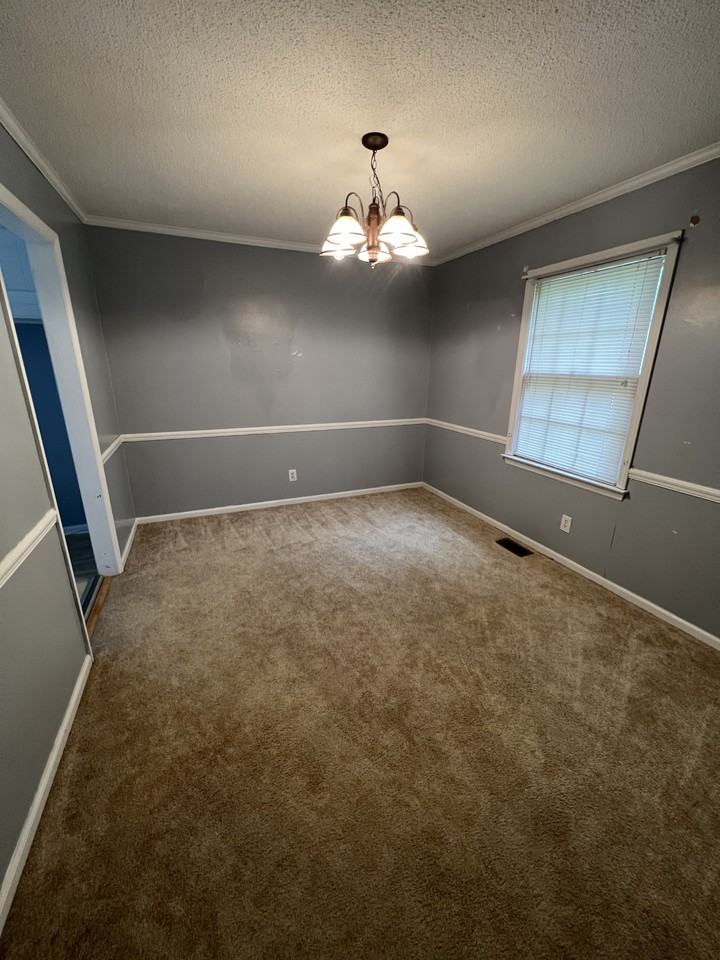 112 Mina St - Photo 3 of 12