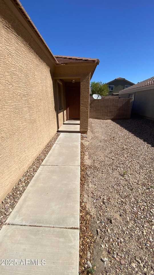 23718 W Chambers St - Photo 3 of 39