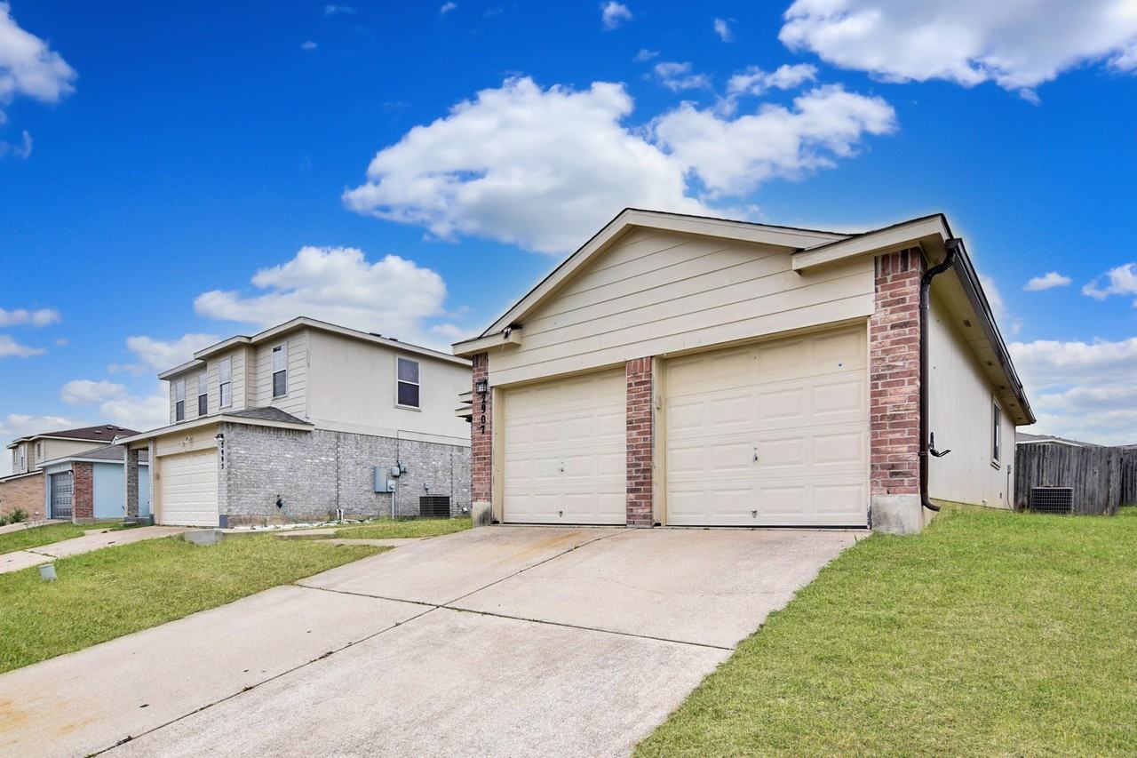 2907 Blackburn Dr - Photo 2 of 19