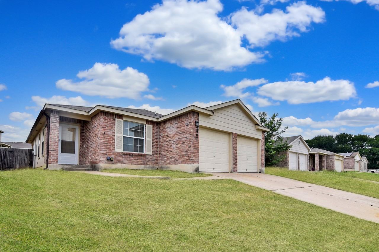 2907 Blackburn Dr - Photo 3 of 19