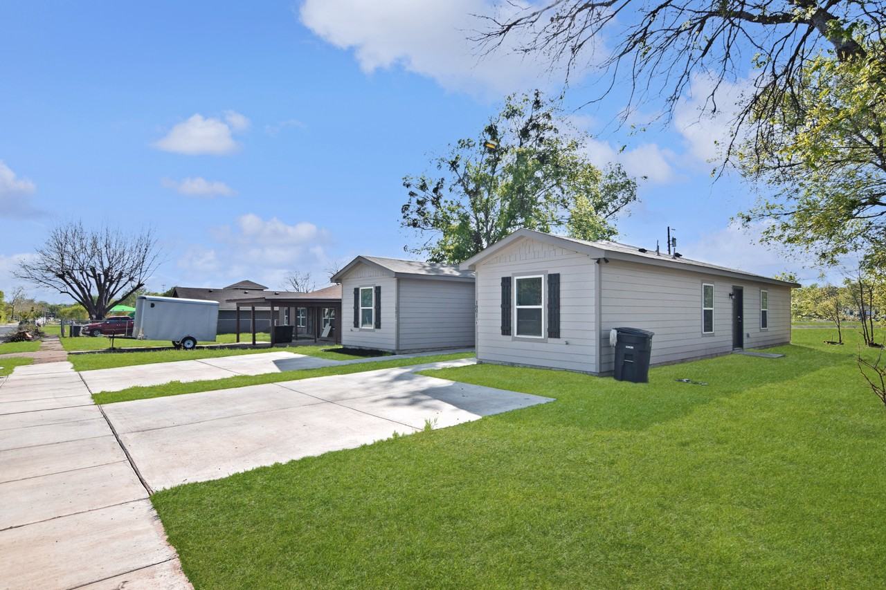 1801 Stewart St - Photo 3 of 19