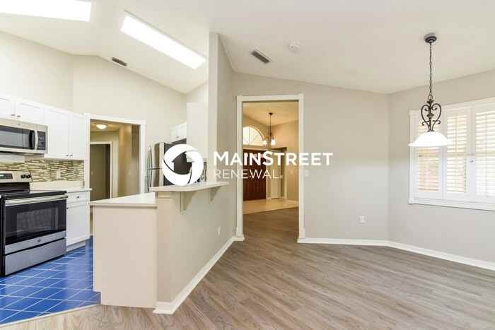 812 Crestridge Dr - Photo 3 of 16