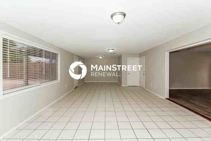 3638 W Luke Ave - Photo 2 of 16