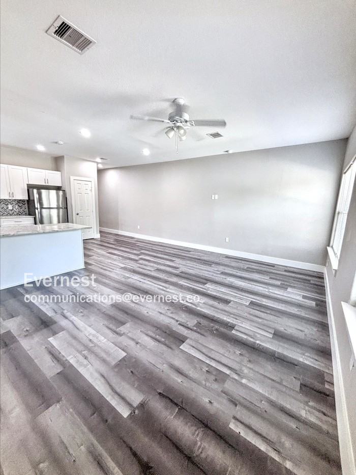 9306 Bean St #B - Photo 3 of 18