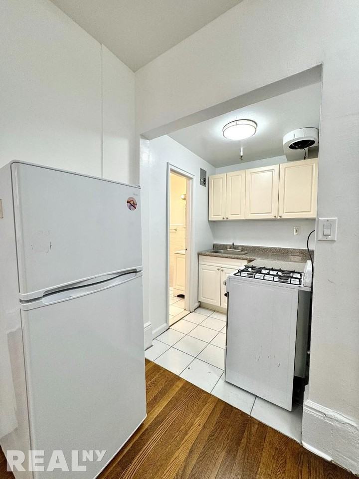 Madison Ave #4R - Photo 2 of 6