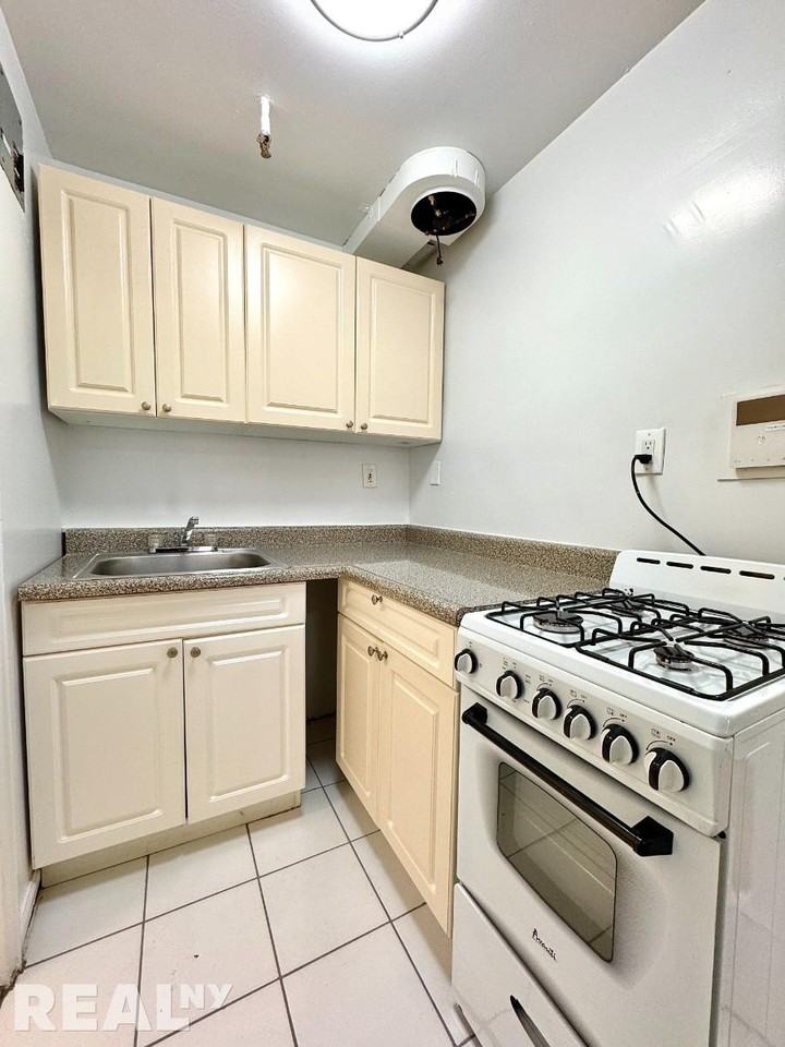 Madison Ave #4R - Photo 3 of 6