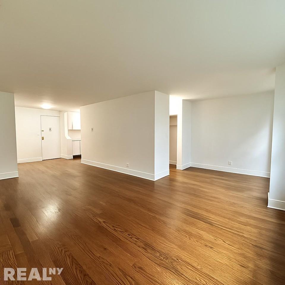 E 89th St #6N - Photo 3 of 6