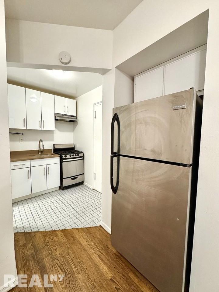 E 85th St #2A - Photo 2 of 5