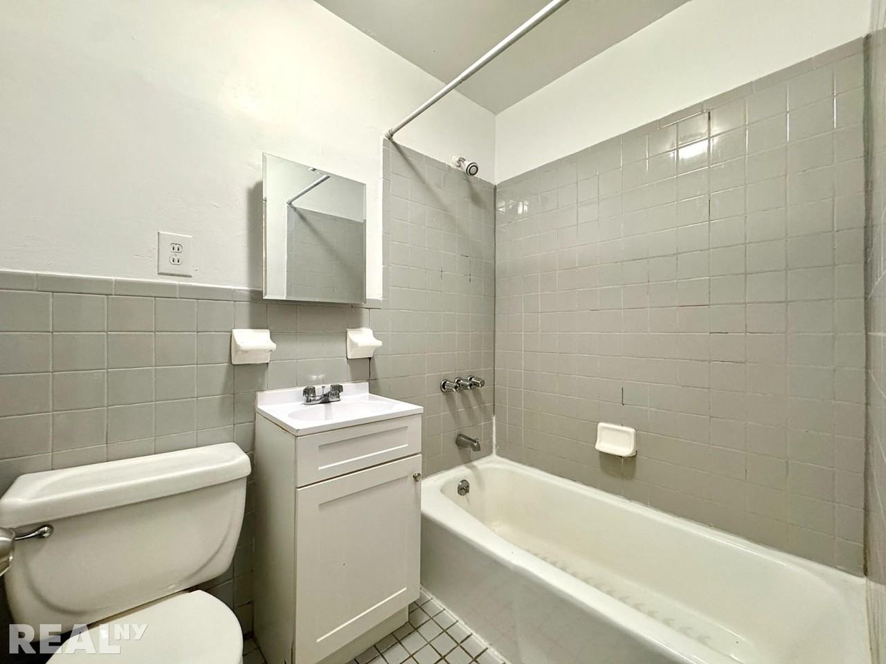 E 85th St #2A - Photo 3 of 5