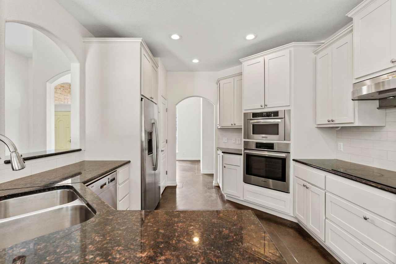 518 Coventry Rd - Photo 2 of 20