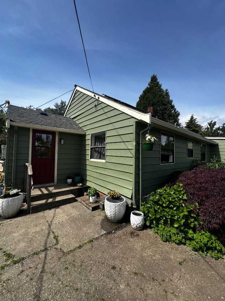 1740 Marine Dr - Photo 2 of 11