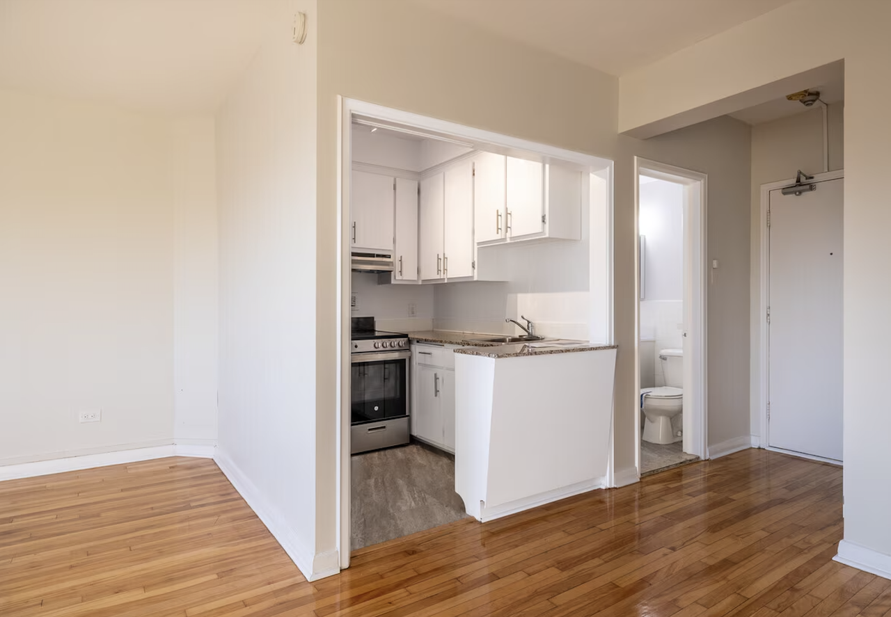 4875 Rue Dufferin #501 - Photo 3 of 12