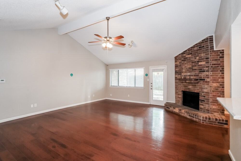 2614 Berkshire Ln - Photo 3 of 17